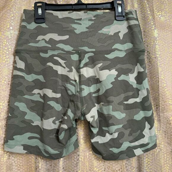 PINK Victorias Secret Green Active Camo Army Bike Shorts Medium - Picture 2 of 5